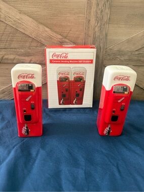 Coca Cola Red and White Ceramic Vending Machine Salt & Pepper Set